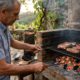 Quantidade ideal de carvão distribuída numa churrasqueira para controlo de calor
